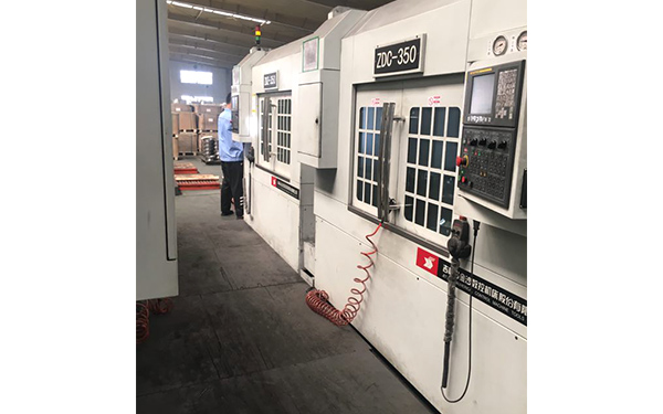 加工車床鉆孔一體機(jī)